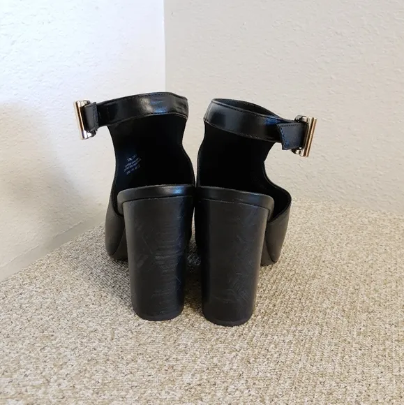 Tory Burch Grove Black Leather Sandals