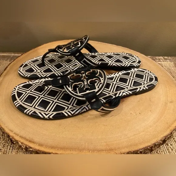 TORY BURCH METAL MILLER TILE LEATHER SANDALS Navy Blue WHITE SIZE 8.5