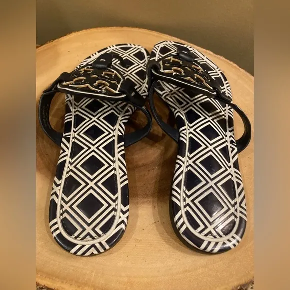 TORY BURCH METAL MILLER TILE LEATHER SANDALS Navy Blue WHITE SIZE 8.5