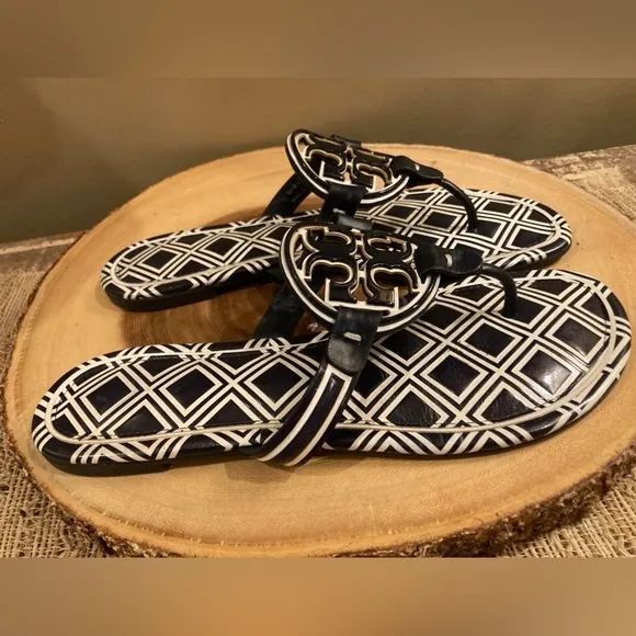 TORY BURCH METAL MILLER TILE LEATHER SANDALS Navy Blue WHITE SIZE 8.5