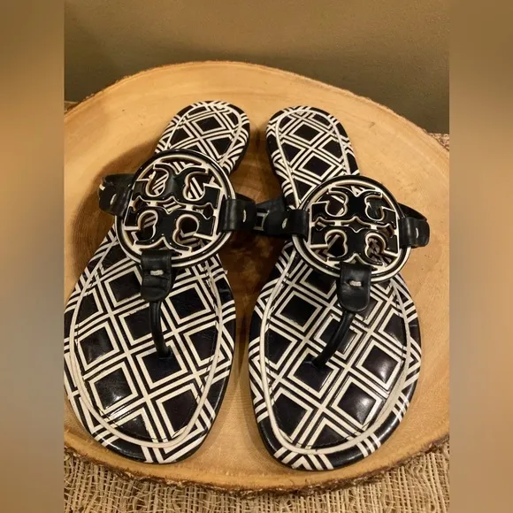 TORY BURCH METAL MILLER TILE LEATHER SANDALS Navy Blue WHITE SIZE 8.5