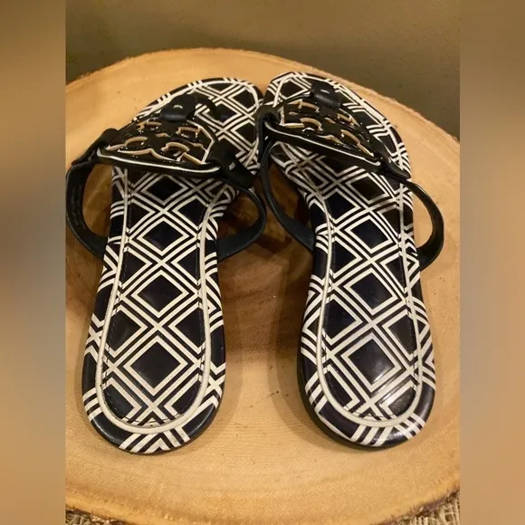 TORY BURCH METAL MILLER TILE LEATHER SANDALS Navy Blue WHITE SIZE 8.5