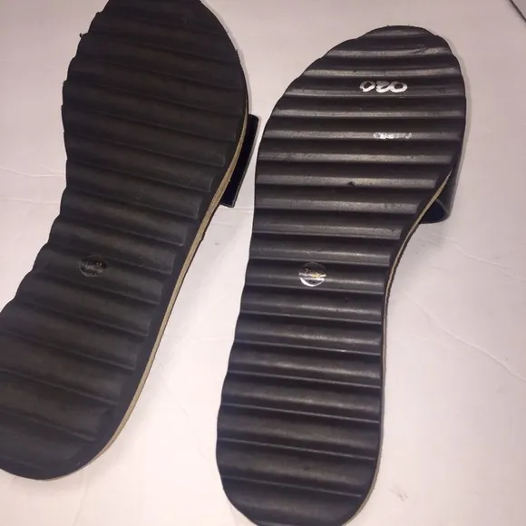 𝅺Trina Turk calabasas Black sandal slides size 7.5