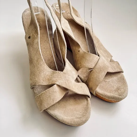 UGG Beige Suede Cork Sandals Wedge Platform Woman’s Shoe Size 9