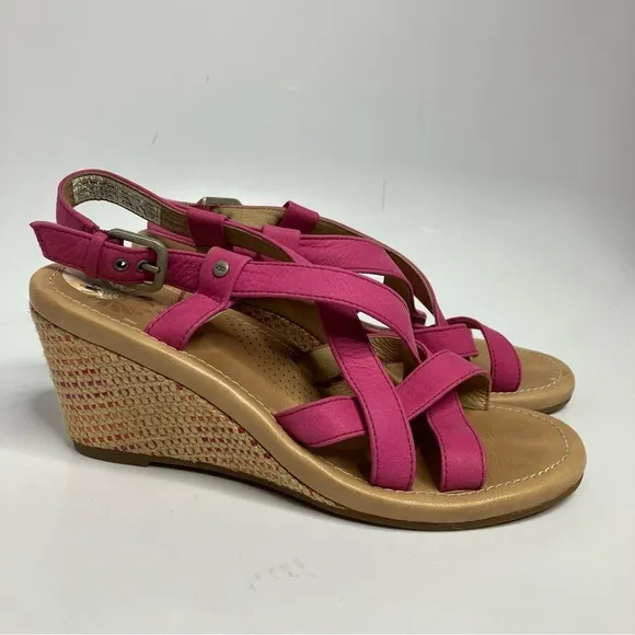 UGG Gaiana pink leather wedge sandals size 7