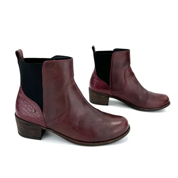 UGG MERLOT WINE LEATHER EMBOSSED AT HEEL STACKED BLOCK HEEL CHELSEA ANKLE BOOTS
