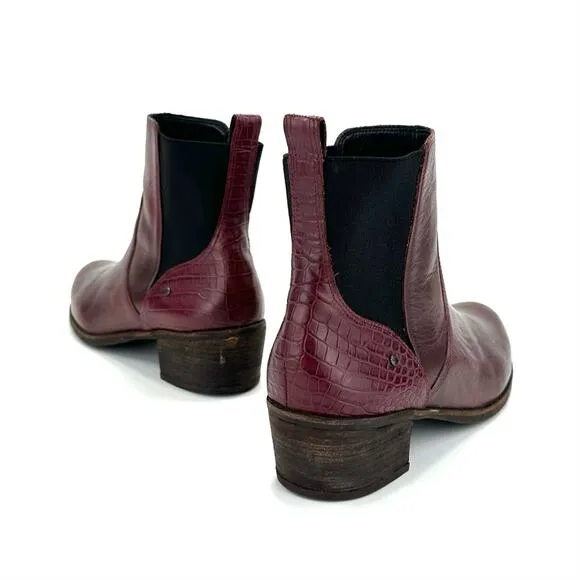 UGG MERLOT WINE LEATHER EMBOSSED AT HEEL STACKED BLOCK HEEL CHELSEA ANKLE BOOTS