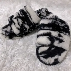 UGG shearling sandals black/white elastic straps women sz 6-see meas
