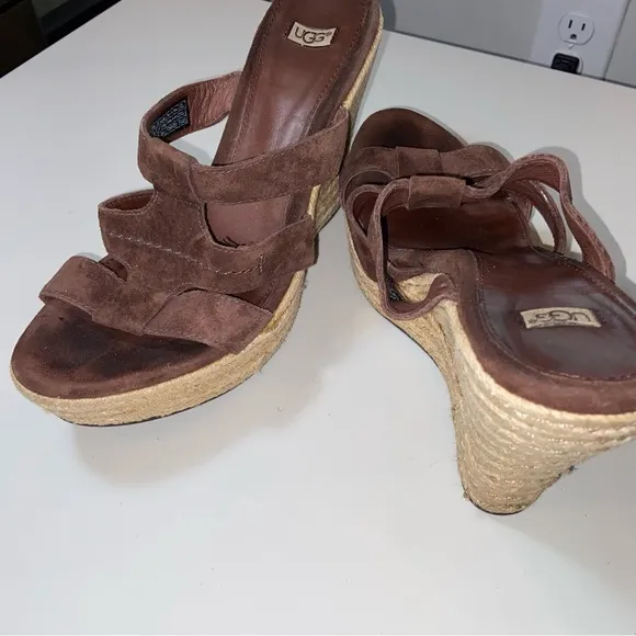 UGG Women's Brown and straw weave suede Wedge Sandals size US 9