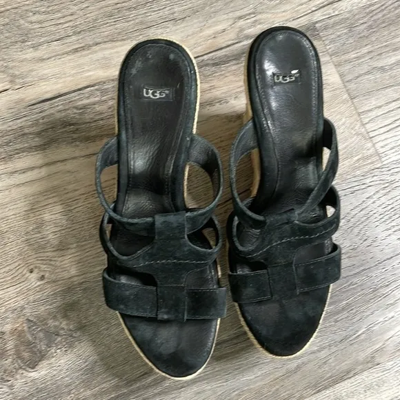 UGG Women’s Tawnie Black Suede Espadrille Platform Wedge Sandal, size 9