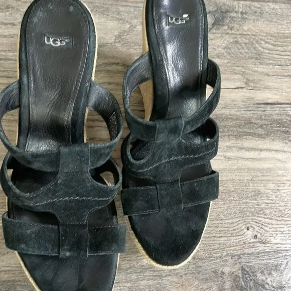 UGG Women’s Tawnie Black Suede Espadrille Platform Wedge Sandal, size 9