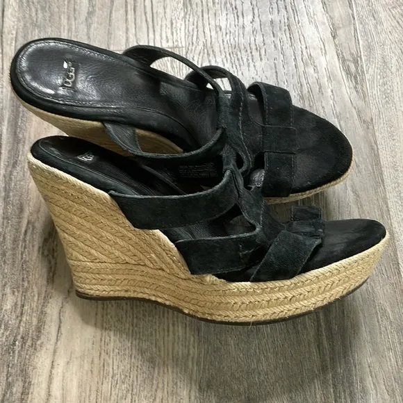 UGG Women’s Tawnie Black Suede Espadrille Platform Wedge Sandal, size 9
