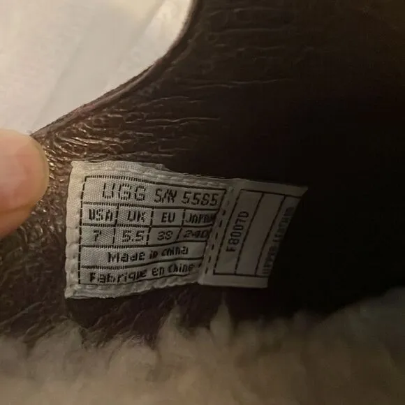 UGG AUSTRALIA BROWN SUEDE CLOGS.