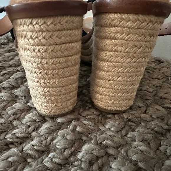 Unique Fabulous Ugg Sandals $98 - 30% off