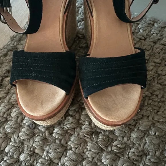 Unique Fabulous Ugg Sandals $98 - 30% off