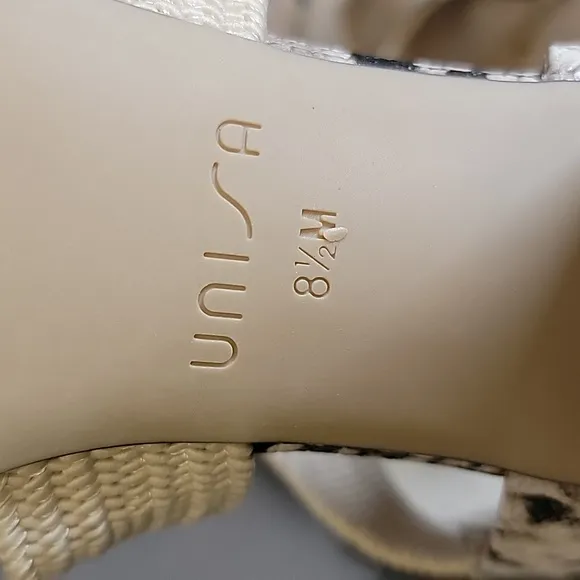 Unisa Snakeprint Elastic Beige Straps Sandals Size 8.5 Block Heel