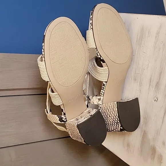 Unisa Snakeprint Elastic Beige Straps Sandals Size 8.5 Block Heel