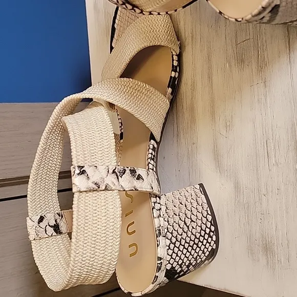 Unisa Snakeprint Elastic Beige Straps Sandals Size 8.5 Block Heel