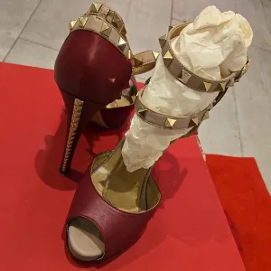 Used Gorgeous Valentino Garavani Studded Burgundy Heels Size 36.5
