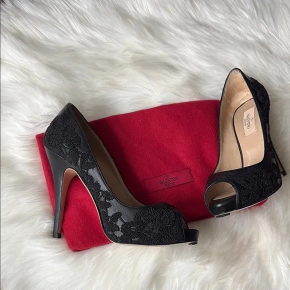 Valentino Black Leather Embroidered Peep-Toe Platform Pumps Heels EU 36.5/US 6