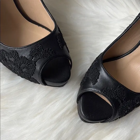 Valentino Black Leather Embroidered Peep-Toe Platform Pumps Heels EU 36.5/US 6
