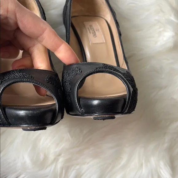 Valentino Black Leather Embroidered Peep-Toe Platform Pumps Heels EU 36.5/US 6