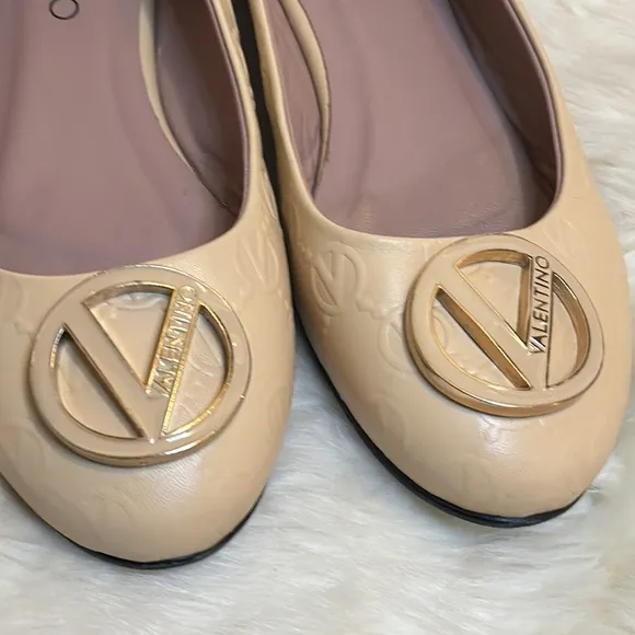 VALENTINO Calliope MonogramLeather Ballet Flats size 8 Work‎ Casual Cream Shoes