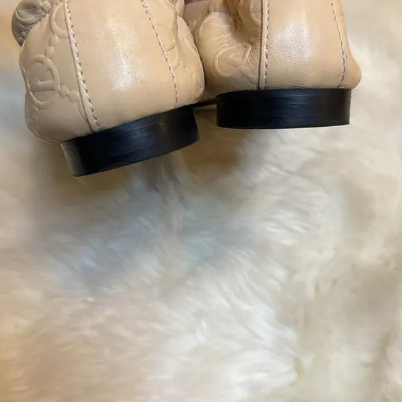 VALENTINO Calliope MonogramLeather Ballet Flats size 8 Work‎ Casual Cream Shoes
