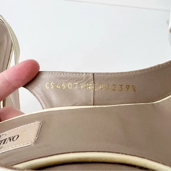 Valentino Garavani Ivory Patent Leather Peeptoe Bow Pumps Heels 39 1/2 AS IS