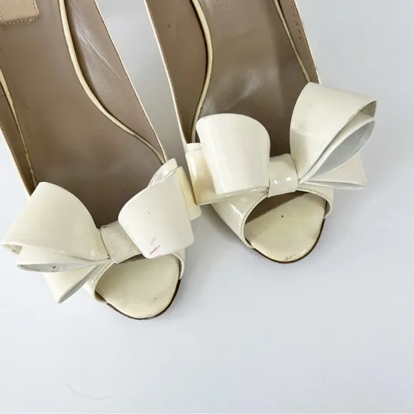 Valentino Garavani Ivory Patent Leather Peeptoe Bow Pumps Heels 39 1/2 AS IS