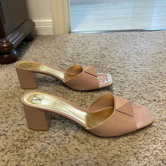 Valentino One Stud Open Toe Slides Nude 42