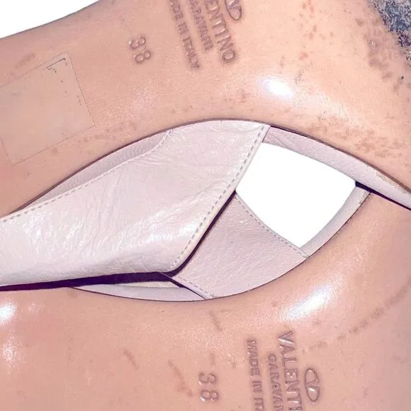 Valentino Garavani Heeled Sandals Nude Leather Size 38 U.S. 8 Authentic Vintage.