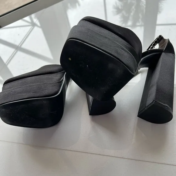 Versace Platform Pumps heels size 6.5 /7 aevitas, Versace style