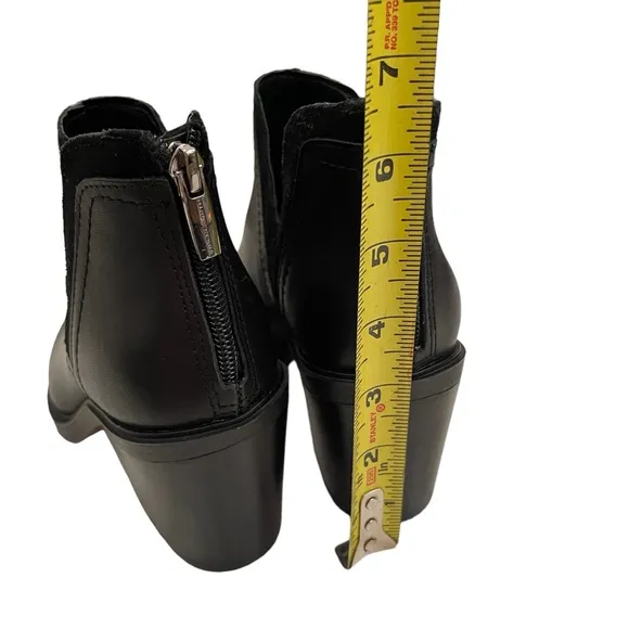 Vince camuto black leather heel shoes size 6.5