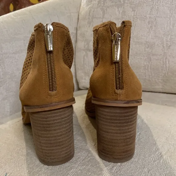 🌼Vince Camuto boots