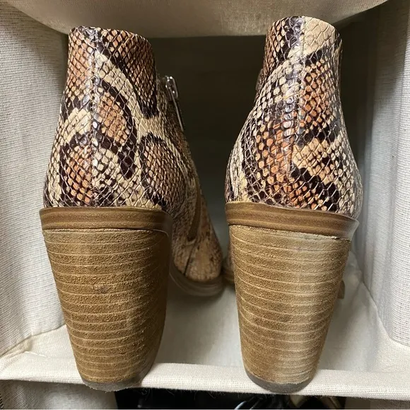 Vince Camuto Brown Tan Snakeskin Booties Boots 8.5 39