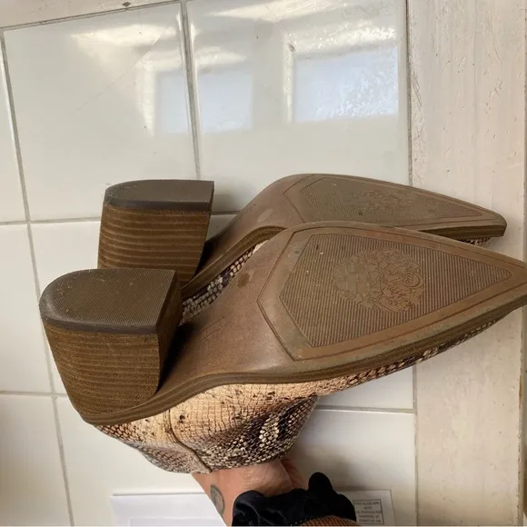 Vince Camuto Brown Tan Snakeskin Booties Boots 8.5 39