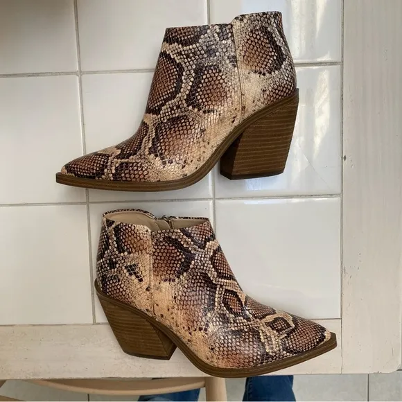 Vince Camuto Brown Tan Snakeskin Booties Boots 8.5 39