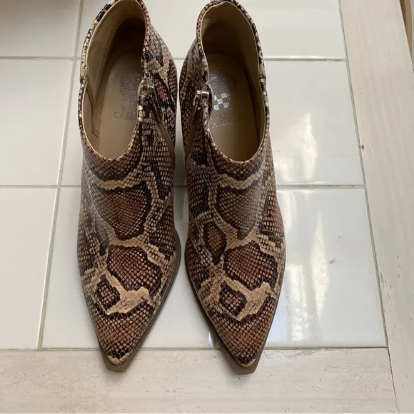 Vince Camuto Brown Tan Snakeskin Booties Boots 8.5 39