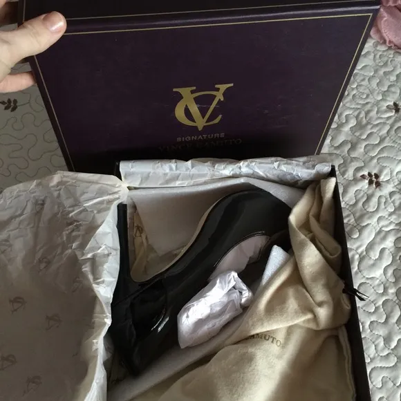 Vince Camuto elephant combo shoes, heels