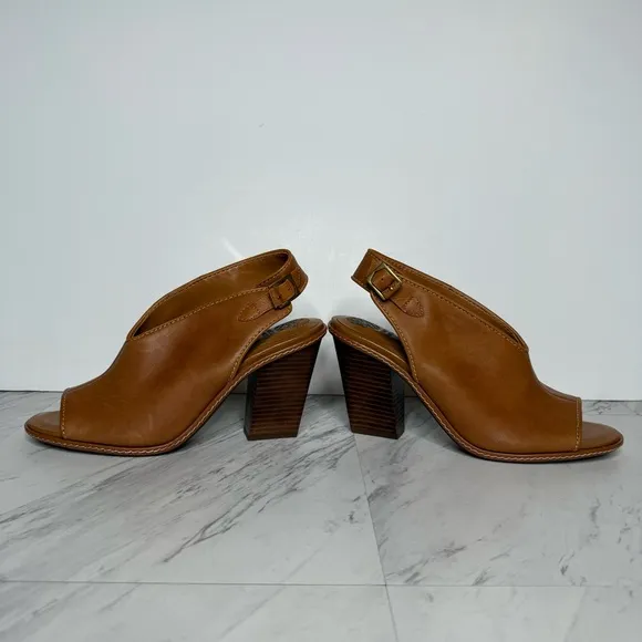 Vince Camuto Fandree Brown Leather Stacked Heel Sandal 11M