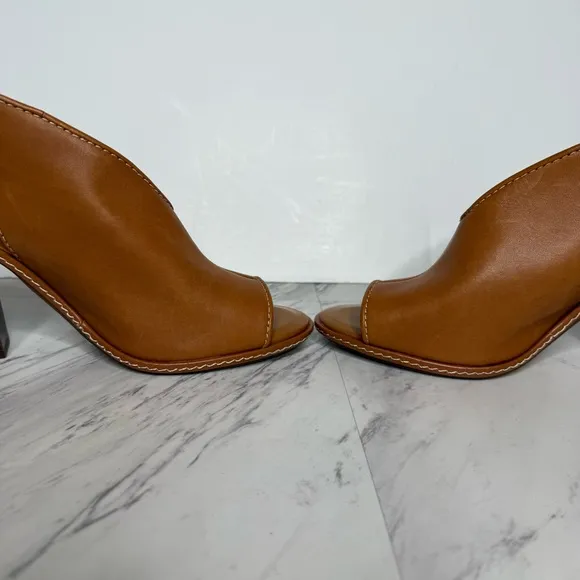 Vince Camuto Fandree Brown Leather Stacked Heel Sandal 11M
