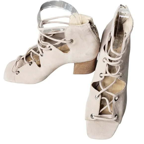 Vince Camuto Nahara Taupe laced zipback square toe Cuban heel sandals NWOT 9