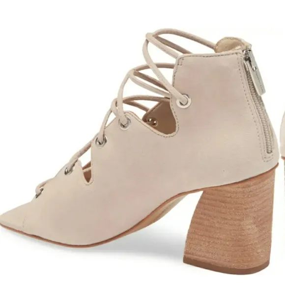 Vince Camuto Nahara Taupe laced zipback square toe Cuban heel sandals NWOT 9