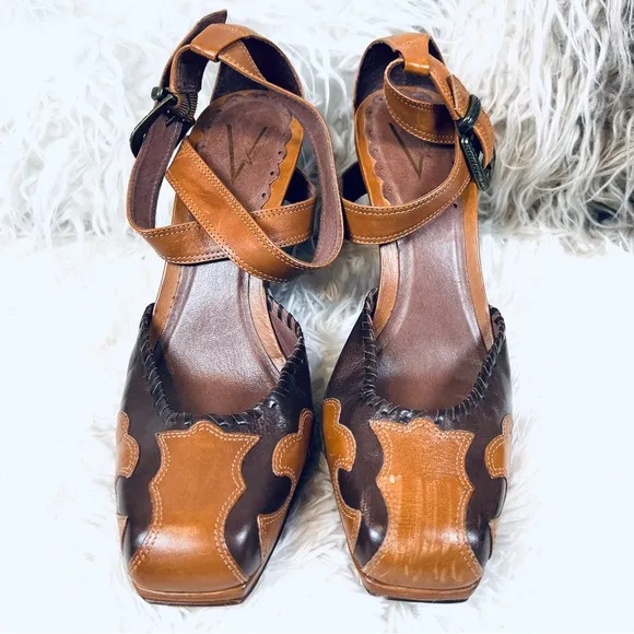VINCE CAMUTO Western Wedge Strappy Buckle Shoes