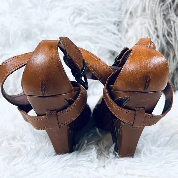 VINCE CAMUTO Western Wedge Strappy Buckle Shoes