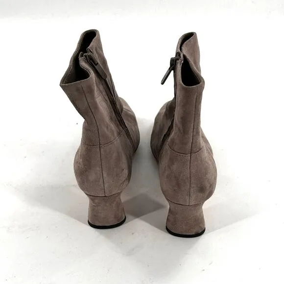 Vince Hela Suede Bootie 8 NWOT Light Woodsmoke Taupe Boots Ankle Minimalist