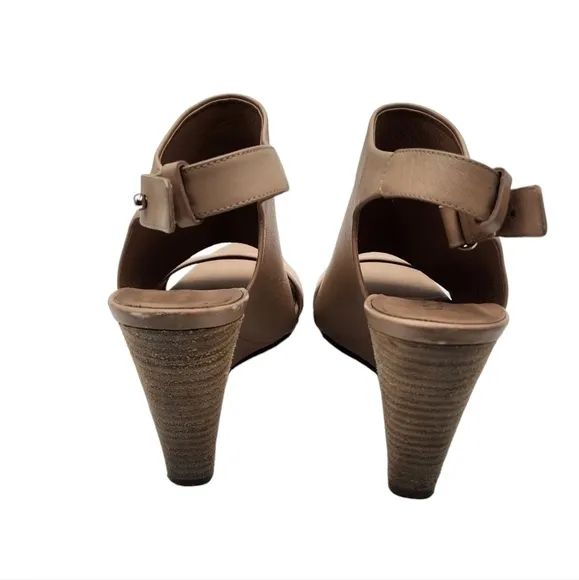 Vince Karen Nuetral double banded women's leather wedge sandals Sz 7M