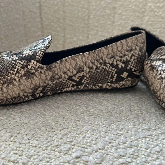 Vince Loafers Paz Gray/Cream Snake-Print Leather Size 9 Slip-On Flats Loafers