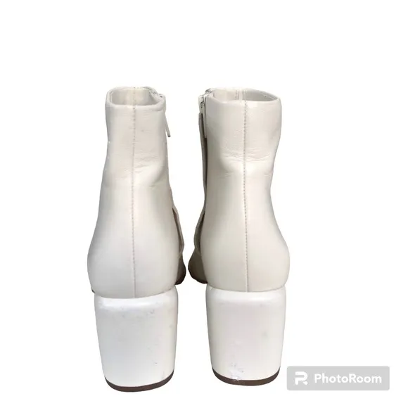 Vince Maggie White Leather Block Heel Ankle Boots Booties Women’s Size 7.5